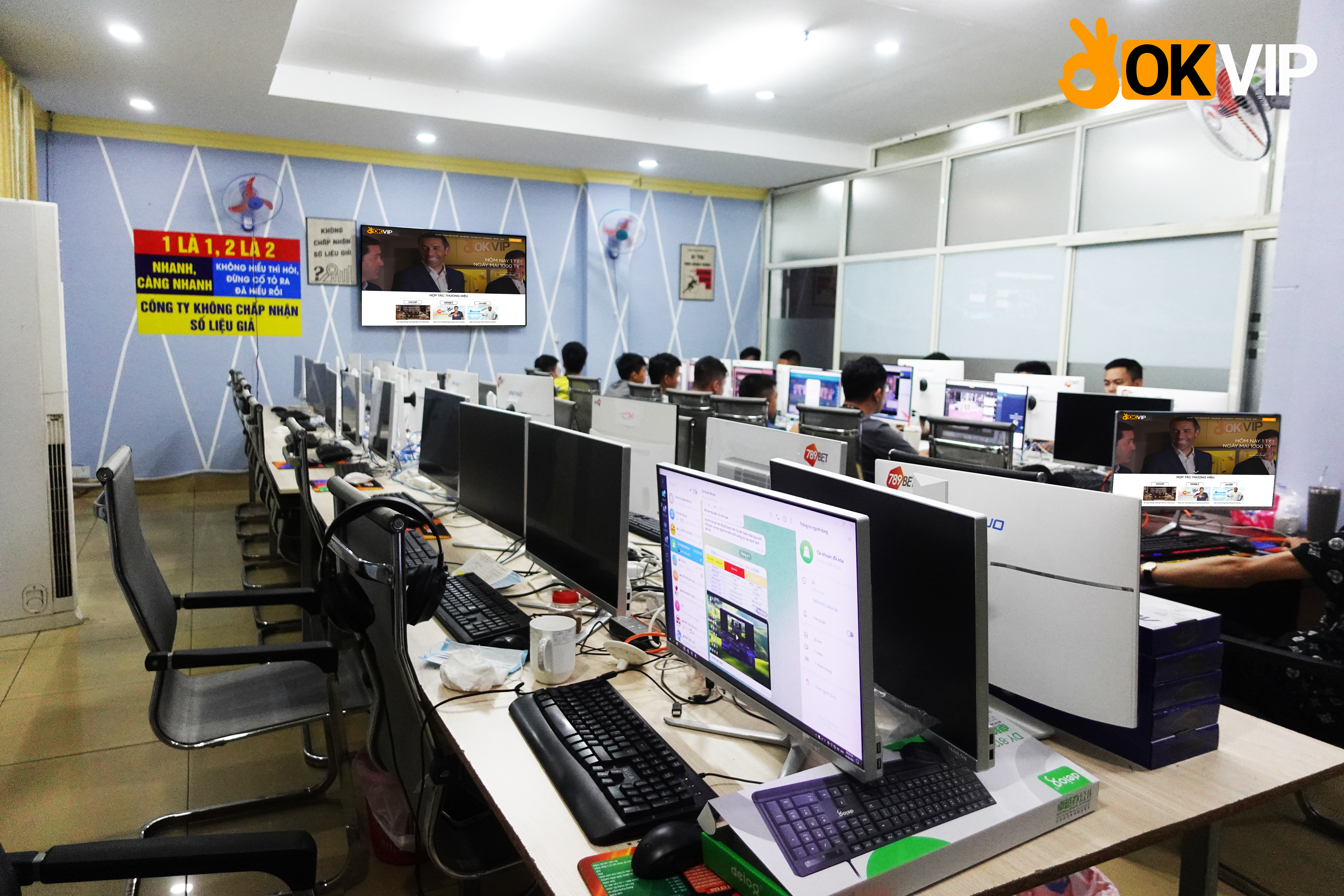 Văn phòng OKVIP đào tạo nhân viên mới